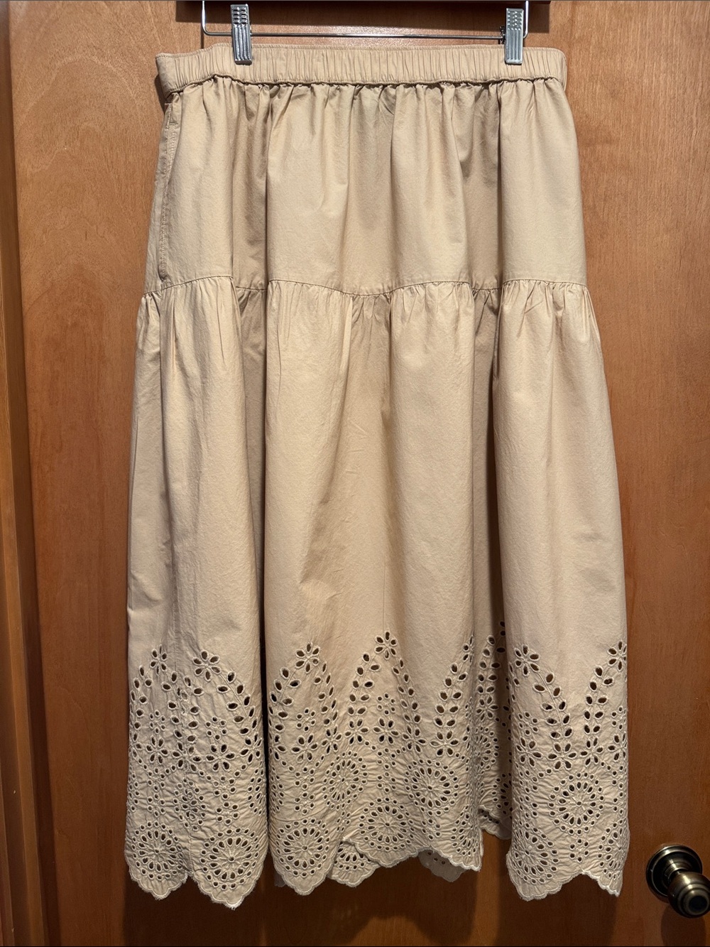 Gap Women’s Tan Eyelet Midi Skirt. Size L.